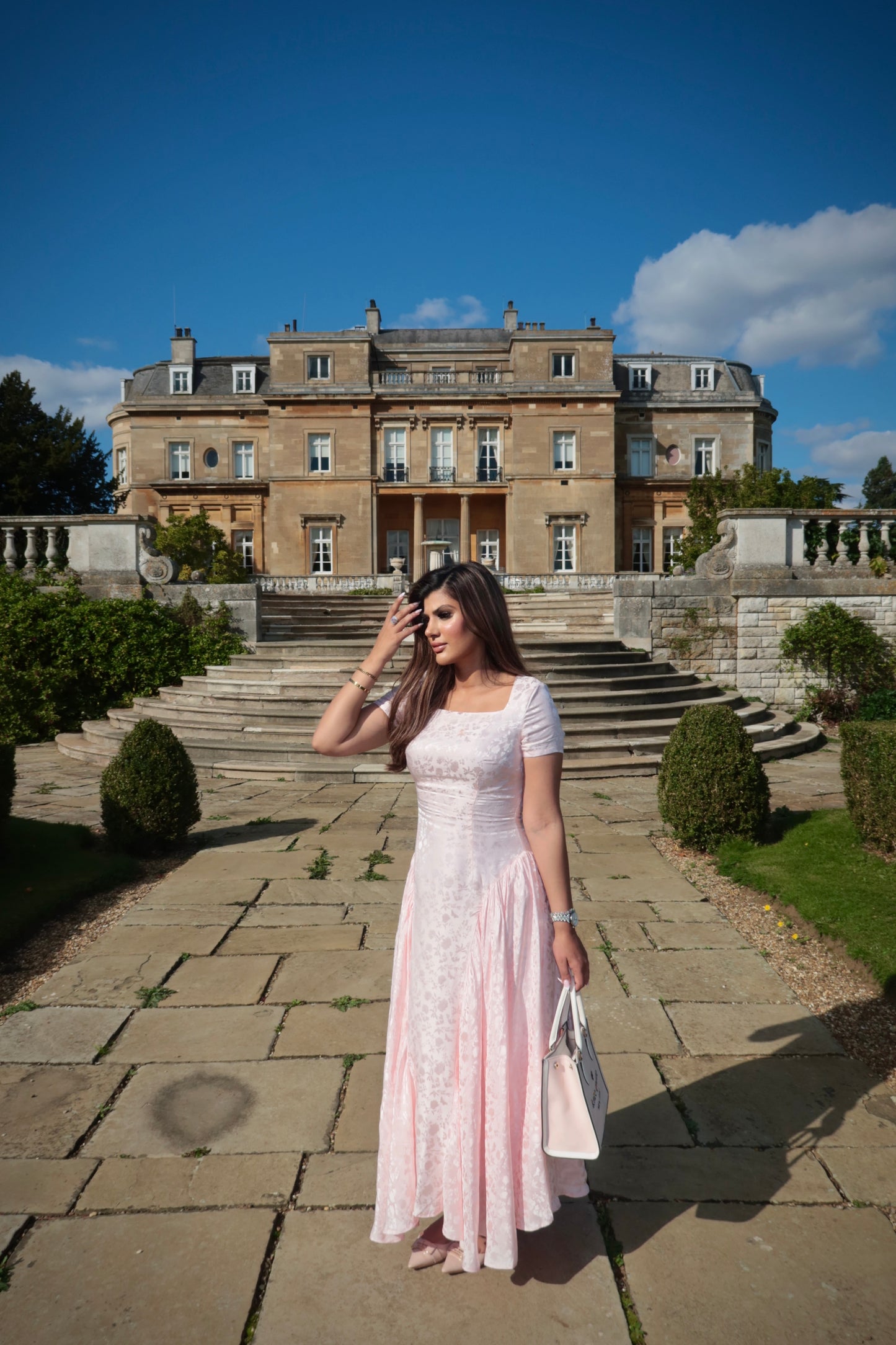 Rosalune - A Silhouette of Softness