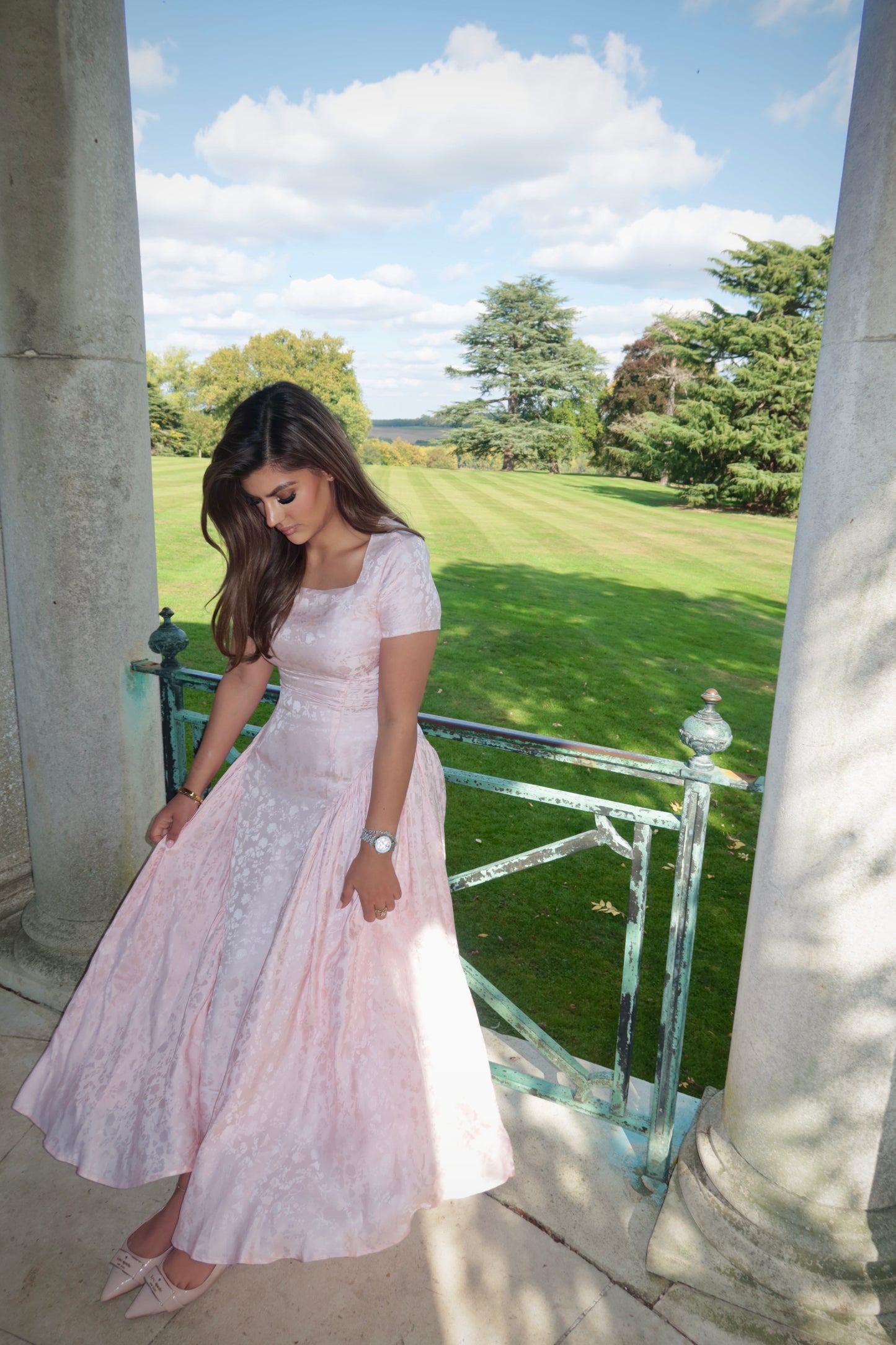 Rosalune - A Silhouette of Softness