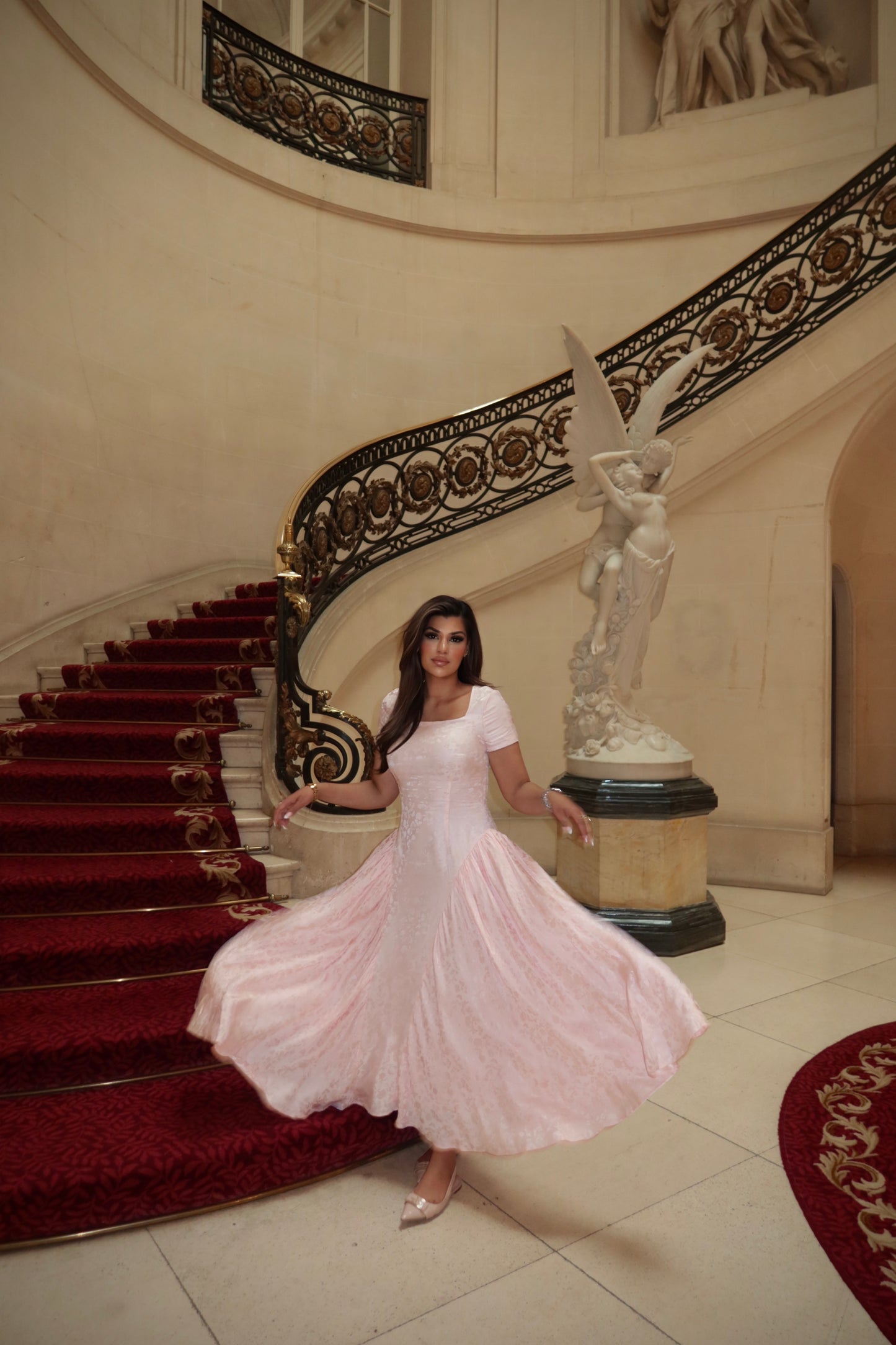 Rosalune - A Silhouette of Softness