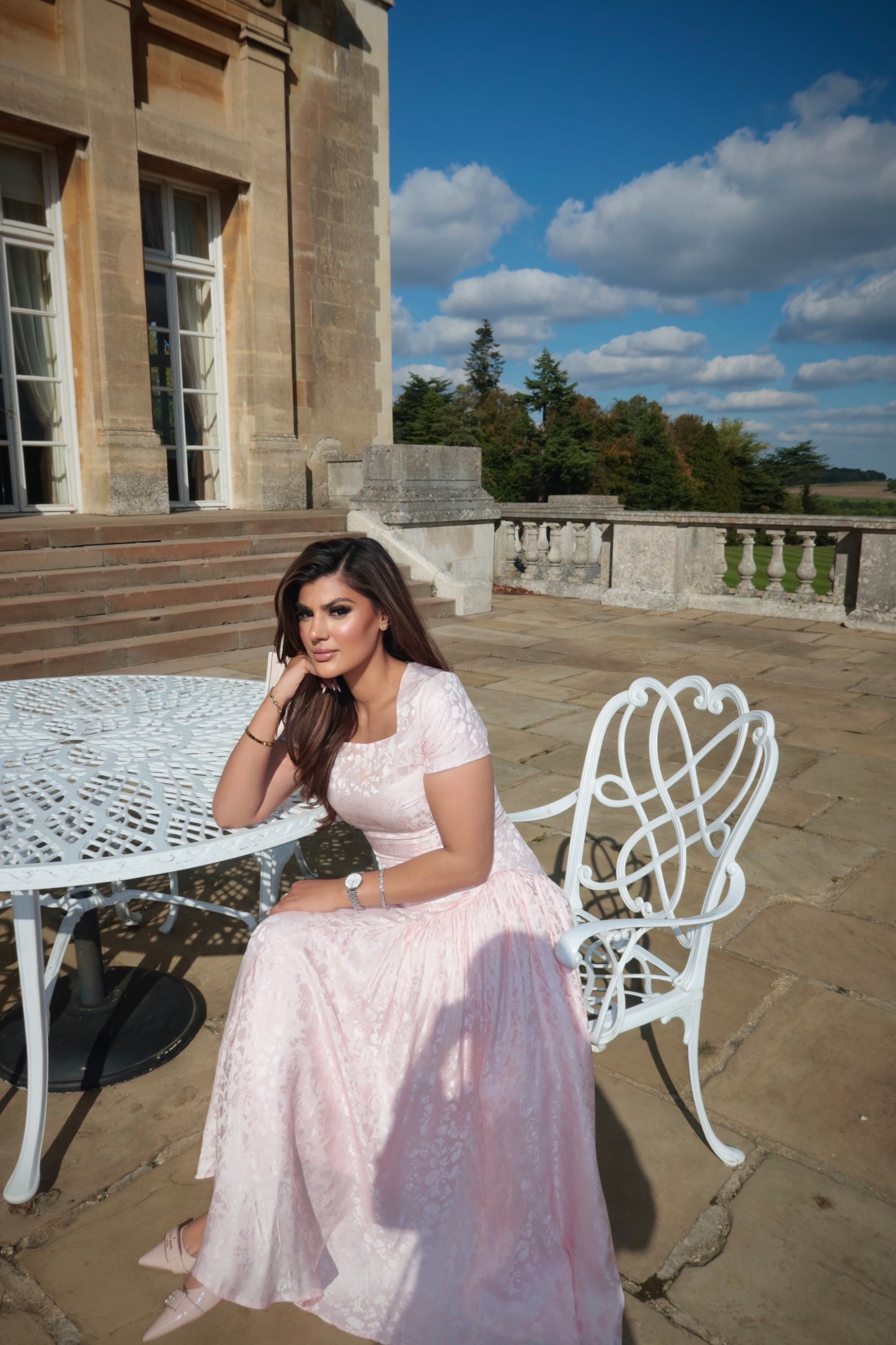 Rosalune - A Silhouette of Softness