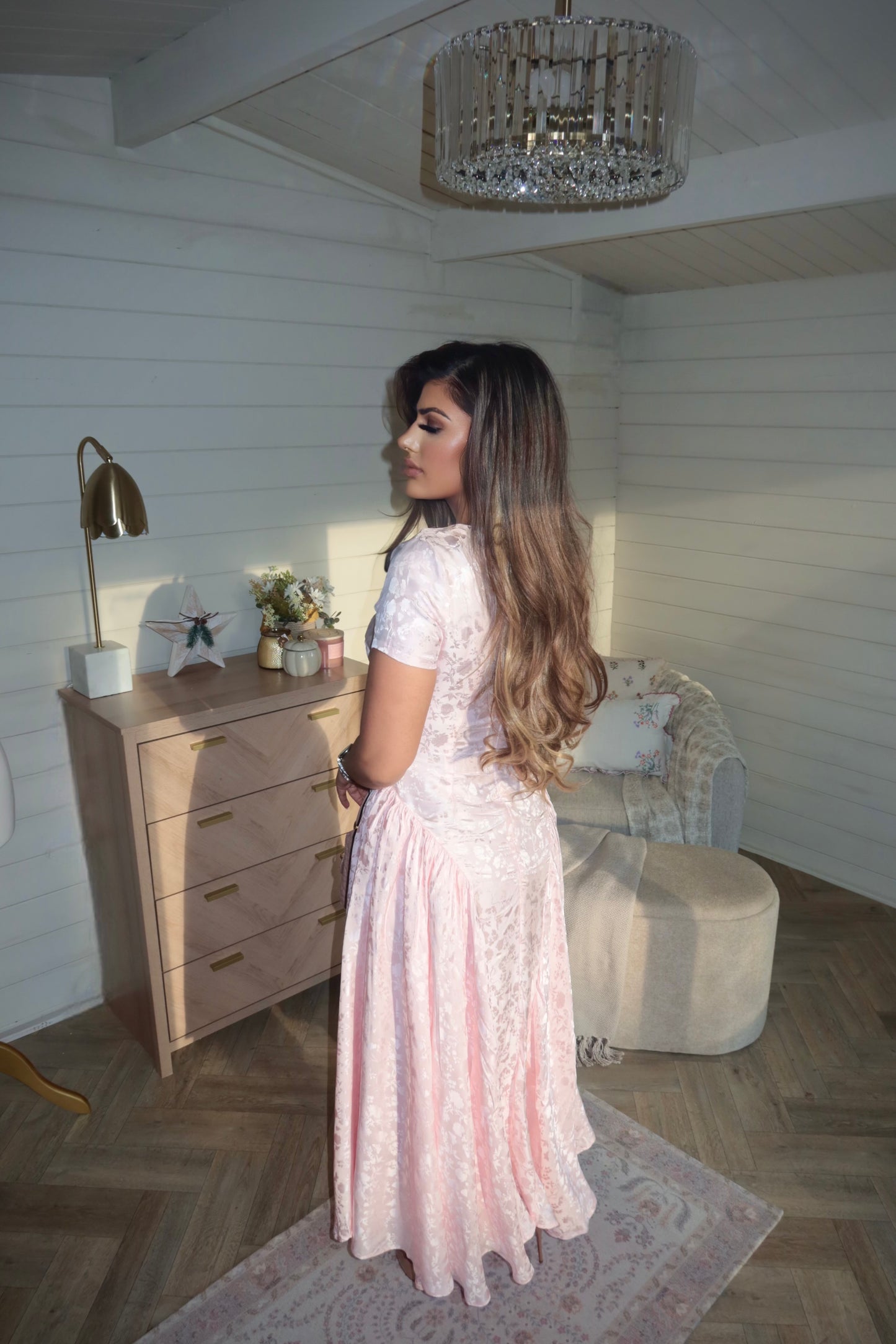 Rosalune - A Silhouette of Softness